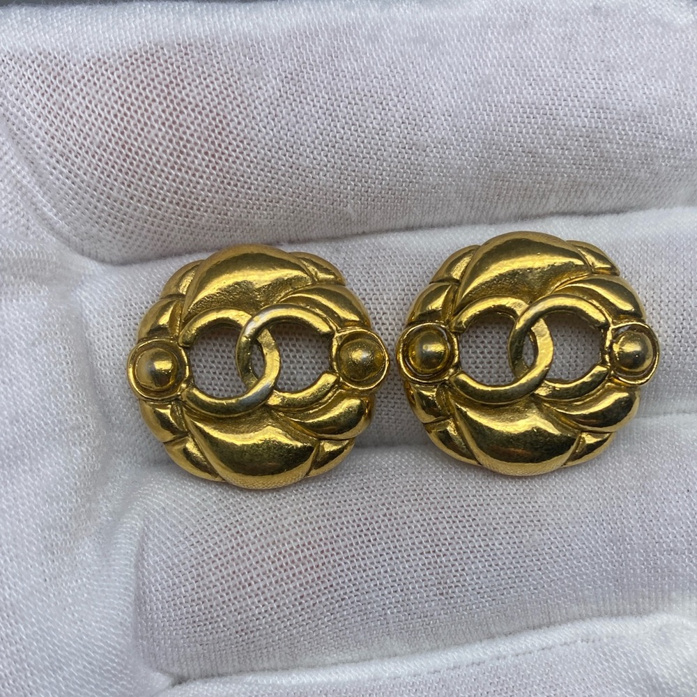 Chanel Vintage Round Gold CC Mark Hollow Type Earrings 80s - Picture 16 of 16